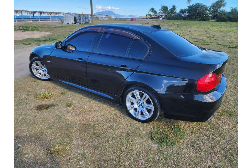 BMW 320i (3 Series)